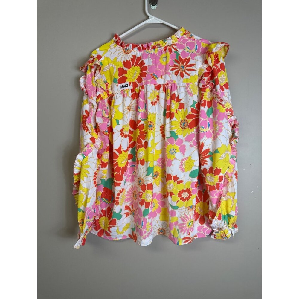 No name small over sized  floral blouse. Lace  detail  elastic around cuff ties